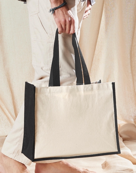 Τσάντα για ψώνια σε χρώμα λευκό και τα χερούλια και στο πλάι χρώμα μαύρο