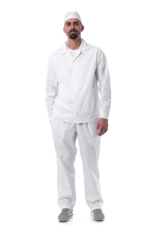 άνδρας που φοράει λευκό μακρυμάνικο σακάκι και παντελόνι