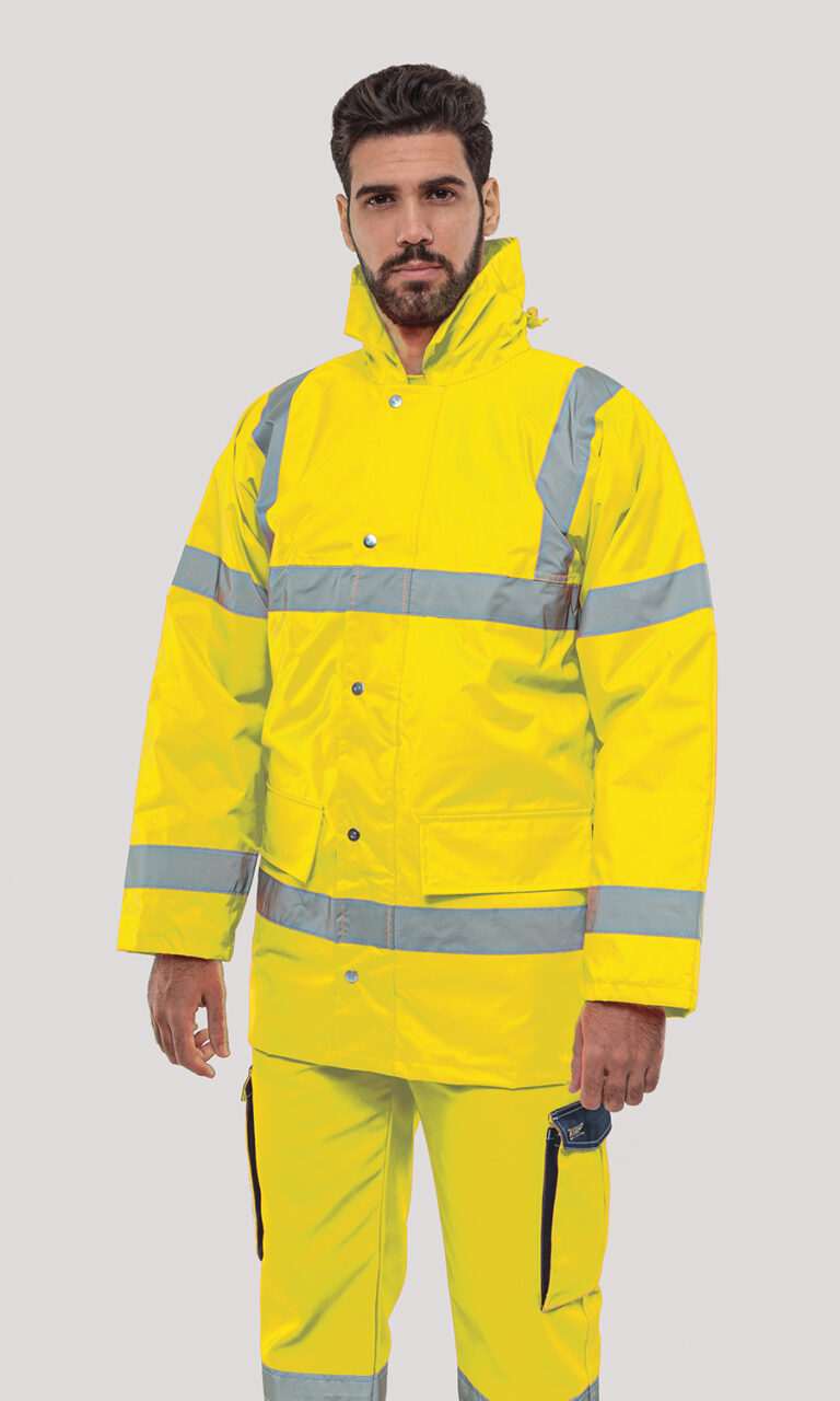 άνδρας που φοράει ανακλαστικό μπουφάν εργασίας σε χρώμα κίτρινο με τσέπες και κουμπιά. εικόνα από μπροστά